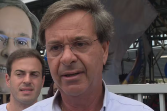 Gilson Machado teria articulado a emissão de um passaporte português para o ex-ajudante de ordens de Jair Bolsonaro. Cid e ex-presidente são réus por tentativa de golpe.