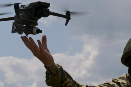 Ataque com drones e mísseis matou ao menos três pessoas na Ucrânia. Rússia usou armas de longo alcance com alta capacidade de destruição.