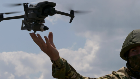 Ataque com drones e mísseis matou ao menos três pessoas na Ucrânia. Rússia usou armas de longo alcance com alta capacidade de destruição.