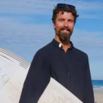Liam Ryan, conhecido como "padre surfista", resgatou um pai e um filho de um afogamento no último fim de semana, na praia de Cable Beach. As águas de Cable Beach são um ponto turístico famoso da Austrália