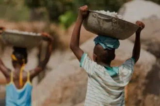 Relatório divulgado nesta quinta (12) mostra que eles recebem menos de R$ 650 por mês