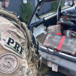 Após perder controle, motorista é presa pela PRF com mais de 160 quilos de maconha no Paraná Uma mulher de 21 anos trazia a droga de Santa Helena (PR) para Curitiba