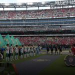 O duelo entre Palmeiras e Al Ahly, nesta quinta-feira (19), pela Copa do Mundo de Clubes da Fifa, precisou ser paralisado por conta de um risco de tempestade na região do MetLife Stadium, em Nova Jersey.