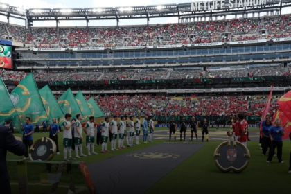 O duelo entre Palmeiras e Al Ahly, nesta quinta-feira (19), pela Copa do Mundo de Clubes da Fifa, precisou ser paralisado por conta de um risco de tempestade na região do MetLife Stadium, em Nova Jersey.