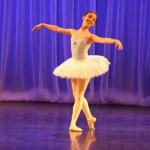 A bailarina brasileira Elisa, de 13 anos, brilhou na comemoração dos 25 anos do Bolshoi no Brasil.