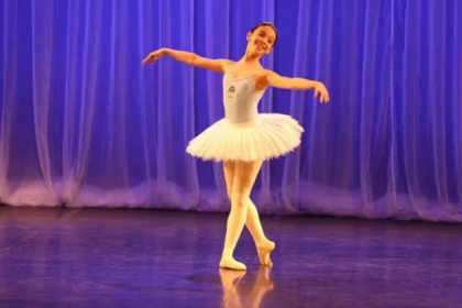 A bailarina brasileira Elisa, de 13 anos, brilhou na comemoração dos 25 anos do Bolshoi no Brasil.