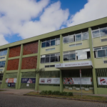 O medicamento, com eficácia e segurança comprovadas, passa a compor o rol ofertado pela Sesa exclusivamente para as indicações previstas em bula e para pacientes cujas opções terapêuticas disponíveis no SUS já tenham sido esgotadas.