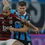 Chefe de esquema que falsificou documentos de Gabigol e Kannemann para fazer portabilidade de salários dos jogadores é preso em Curitiba Ação foi deflagrada na manhã desta terça-feira (24), em Curitiba e em Almirante Tamandaré. Investigação aponta que organização criminosa faturou R$ 1,2 milhão.