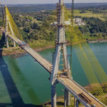 Segundo o governo paranaense, a obra da perimetral leste, que vai permitir o acesso à ponte no lado brasileiro, está 65% concluída e a previsão é que o local seja inaugurado em dezembro de 2025.