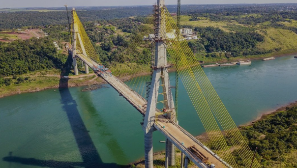 Segundo o governo paranaense, a obra da perimetral leste, que vai permitir o acesso à ponte no lado brasileiro, está 65% concluída e a previsão é que o local seja inaugurado em dezembro de 2025.
