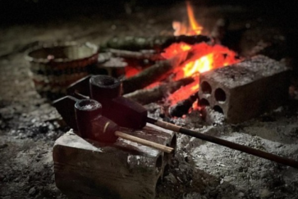 Mostra reúne fotos, vídeos e objetos rituais produzidos por indígenas das seis aldeias do litoral paranaense.