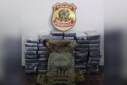 A droga apreendida passou por perícia e foi encaminhada para a Delegacia da Polícia Federal em Paranaguá, juntamente com os suspeitos.