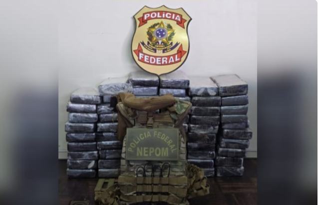 A droga apreendida passou por perícia e foi encaminhada para a Delegacia da Polícia Federal em Paranaguá, juntamente com os suspeitos.