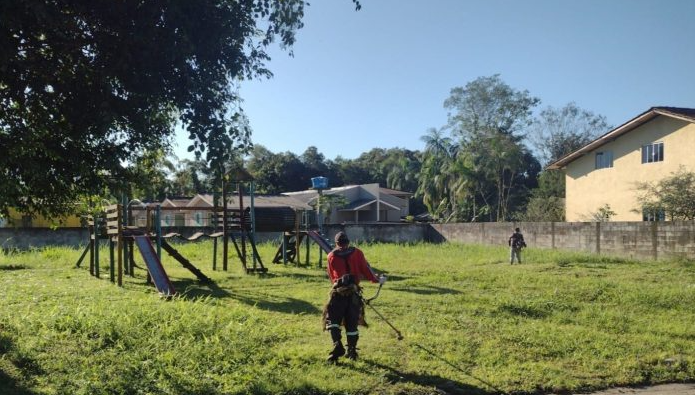 O objetivo do trabalho é garantir mais segurança, bem-estar e qualidade de vida para a população, além de contribuir com a preservação ambiental e a organização dos espaços públicos, especialmente em locais de grande circulação de pessoas e instituições de serviço essencial.