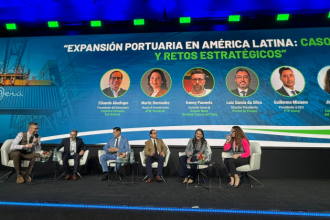 Empresa pública paranaense recebeu o “Oscar dos Portos” durante o congresso que reúne os principais hubs logísticos das américas.