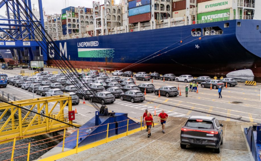 O Paraná também se destaca como um dos principais exportadores de veículos no país. Entre janeiro e maio deste ano, as exportações de carros fabricados no estado cresceram 73,7% em relação ao mesmo período de 2024.
