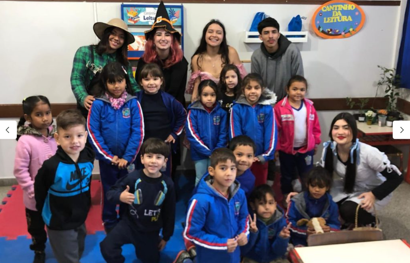 Para os estudantes da Unespar, foi uma experiência que vai além da sala de aula. “É uma forma de expressar a imaginação e fazer com que as crianças floresçam através da leitura”, disse a acadêmica Jossane Miranda.