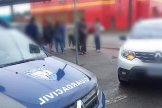 Adolescente é encontrada após sair de casa sem autorização em Paranaguá Ela foi encontrada em um ponto de ônibus próximo ao Corpo de Bombeiros no bairro Nilson Neves.