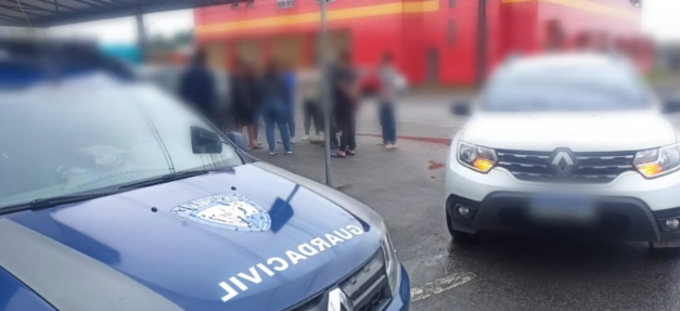 Adolescente é encontrada após sair de casa sem autorização em Paranaguá Ela foi encontrada em um ponto de ônibus próximo ao Corpo de Bombeiros no bairro Nilson Neves.