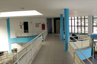Três integrantes da mesma família ocupam, atualmente, cargos de chefia na Prefeitura de Matinhos, incluindo uma nomeação recente no gabinete do prefeito Eduardo Dalmora (PL). Os dados constam em documentos oficiais publicados no Portal da Transparência e no Diário Oficial dos Municípios do Paraná e levantam questionamentos sobre a possibilidade da prática de nepotismo na gestão municipal.