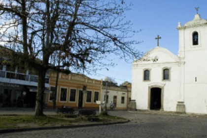 A renomada Camerata Antiqua de Curitiba se apresenta na Catedral de Nossa Senhora do Santíssimo Rosário, em Paranaguá.