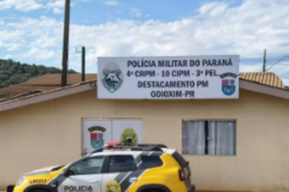 De acordo com a Polícia Militar, a vítima relatou que estava sendo mantida em cativeiro pelo próprio pai, de 39 anos, há cerca de três semanas.