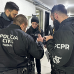 A investigação apura o roubo à mão armada de ao menos seis carros e o furto de três motocicletas.