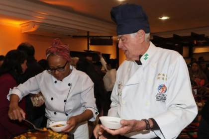 A abertura oficial da 5ª edição do Festival de Gastronomia Caiçara foi realizada no dia 3 de julho, reunindo autoridades, empreendedores e moradores em uma noite dedicada à tradição culinária de Pontal do Paraná.