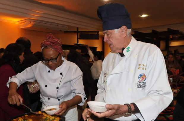 A abertura oficial da 5ª edição do Festival de Gastronomia Caiçara foi realizada no dia 3 de julho, reunindo autoridades, empreendedores e moradores em uma noite dedicada à tradição culinária de Pontal do Paraná.