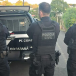 Ao todo, 22 pessoas foram presas sob a suspeita de integrar uma organização criminosa que estabelecia um “monopólio” da venda de drogas na cidade.