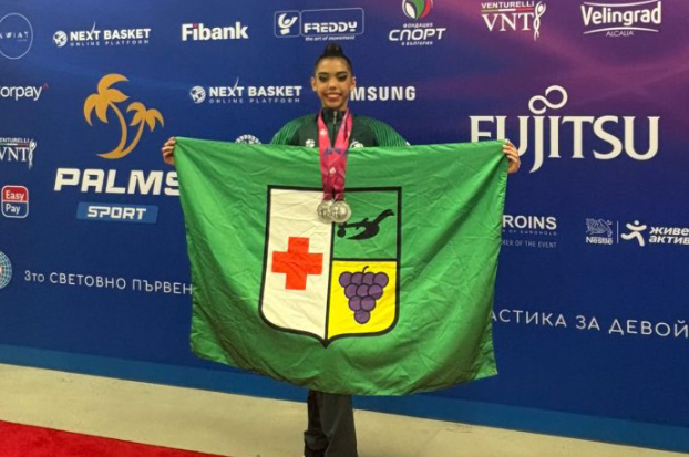 Aos 11 anos, ela já havia conquistado três medalhas nos Jogos Escolares do Paraná e, desde então, acumulou resultados expressivos em torneios estaduais e nacionais.