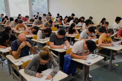 A Universidade Estadual de Londrina (UEL) oferece 1981 vagas para o Vestibular 2026. As provas do vestibular serão aplicadas nos dias 26 e 27 de outubro, em Londrina.