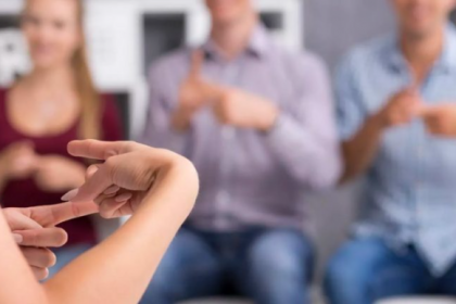 A Prefeitura de Paranaguá por meio da Secretaria Municipal de inclusão (Semi), informa que na próxima segunda-feira (7), estarão abertas as inscrições para o curso de Libras nos níveis: Kids, Básico e Intermediário.