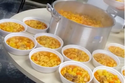A iniciativa visa distribuir 200 marmitas de sopa durante duas vezes na semana, com o objetivo de saciar a fome e aquecer aqueles que mais precisam. A campanha seguirá até o início de agosto.
