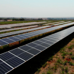 A subvenção dos juros para a instalação de geradores de energia limpa é feita com recursos 100% do Governo do Paraná. O benefício é operacionalizado por meio do Banco do Agricultor Paranaense (BAP), com recursos do Fundo de Desenvolvimento Econômico (FDE).