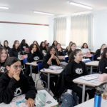 Mais de 86% dos pais de estudantes dos colégios contemplados no programa Parceiro da Escola aprovam o primeiro semestre da mudança, aponta uma pesquisa da Radar Inteligência divulgada nesta segunda-feira (7).