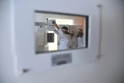A formação de Técnico em Enfermagem do Senac tem o objetivo de preparar profissionais para atuar nesse setor em constante demanda, na promoção, prevenção e na recuperação da saúde de indivíduos e comunidades em todas as fases da vida.