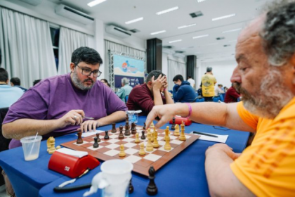 Durante dez dias, o município de Matinhos, no Litoral, sediou entre os dias 27 de junho e 6 de julho o IX Torneio Internacional de Xadrez, evento que reuniu mais de 500 competidores de diferentes países e estados do Brasil.
