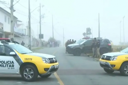 Durante a abordagem, os agentes foram recebidos a tiros e houve troca de disparos com os suspeitos.