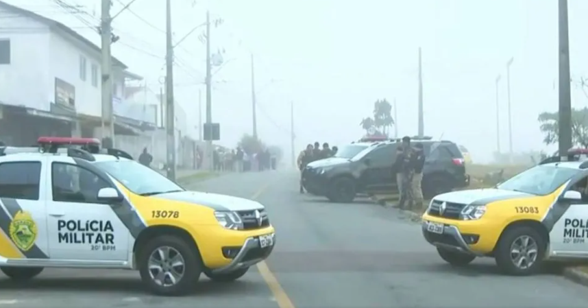 Durante a abordagem, os agentes foram recebidos a tiros e houve troca de disparos com os suspeitos.