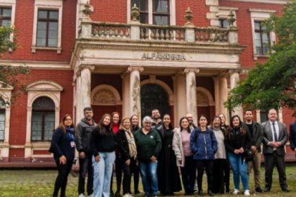 A Escola de Formação de Turismo, promoveu mais uma visita guiada especial, desta vez ao prédio histórico da antiga Alfândega de Paranaguá, um dos marcos do patrimônio cultural da cidade.