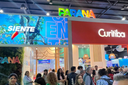 A participação dos eventos acontece dentro do estande do Viaje Paraná, órgão de promoção do turismo no Estado. São três feiras com possibilidade de mostrar seus produtos e destinos: A FIT América Latina, na Argentina (Buenos Aires); a FITPAR, em Assunção (Paraguai); e a FITUR, em Madrid (Espanha).