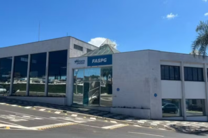 Homem trabalhava em uma associação de amparo a idosos. Polícia Civil afirma que entidade está devolvendo valores desviados.