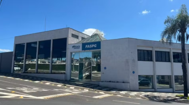 Homem trabalhava em uma associação de amparo a idosos. Polícia Civil afirma que entidade está devolvendo valores desviados.