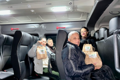O programa atende, em média, 1.200 pacientes por mês, com a distribuição diária de 50 a 90 kits, conforme a demanda.