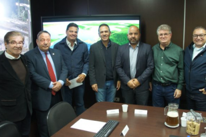 Representantes municipais e empresários de Paranaguá foram recebidos em Curitiba pelo secretário de Estado de Infraestrutura e Logística (SEIL), Sandro Alex de Oliveira, e pelo deputado estadual Hussein Bakri.