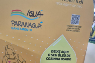Já no meio ambiente, o óleo pode contaminar o solo, lençóis freáticos e até mesmo causar a mortandade de peixes e outras espécies aquáticas, pois cria uma película sobre a água que impede a troca gasosa, bem como a passagem de luz.