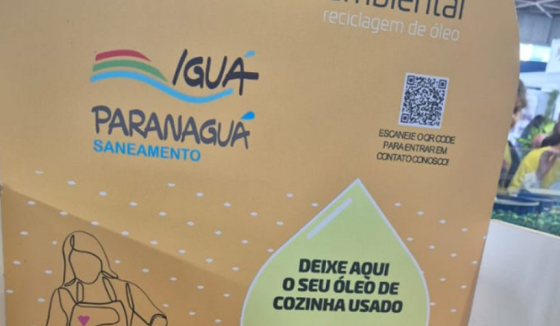 Já no meio ambiente, o óleo pode contaminar o solo, lençóis freáticos e até mesmo causar a mortandade de peixes e outras espécies aquáticas, pois cria uma película sobre a água que impede a troca gasosa, bem como a passagem de luz.