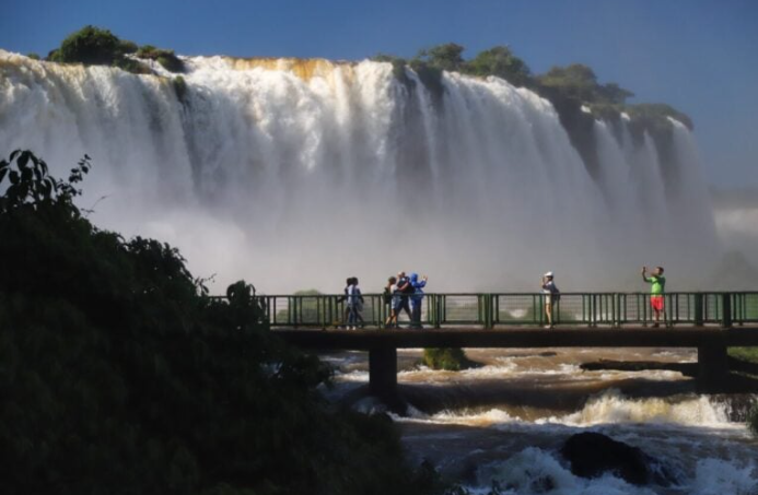O Ministério do Turismo projeta que neste ano o número de visitantes estrangeiros ao País bata a marca de 8,1 milhões. Essa marca estava prevista apenas para 2027, dentro do Plano Nacional de Turismo 2024-2027 do Ministério.