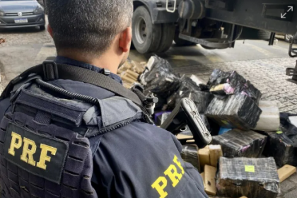 A ação foi realizada com base em informações repassadas pelo Departamento de Investigações sobre Narcóticos da Polícia Civil.